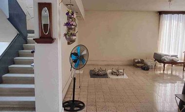 SE VENDE hermosa y amplia casa en avenida 1