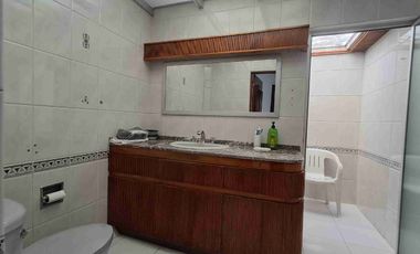 SE VENDE hermosa y amplia casa en avenida 1