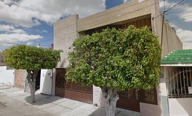 CASA EN VENTA EN ZONA DE ORO, CELAYA, GUANAJUATO