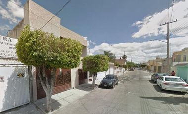 CASA EN VENTA EN ZONA DE ORO, CELAYA, GUANAJUATO
