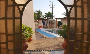 HOTEL EN VENTA EN MELAQUE: Ubicación Premium frente al Mar, a Pasos del Centro de San Patricio y la Bahía de Navidad