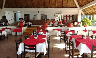 HOTEL EN VENTA EN MELAQUE: Ubicación Premium frente al Mar, a Pasos del Centro de San Patricio y la Bahía de Navidad