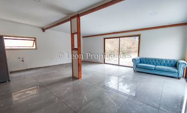 Leon Propiedades vende parcela con casa ubicada condominio, en Curacaví.