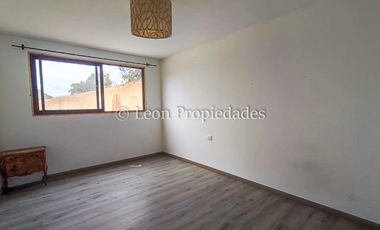 Leon Propiedades vende parcela con casa ubicada condominio, en Curacaví.