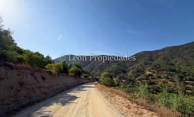 Leon Propiedades vende parcela con casa ubicada condominio, en Curacaví.