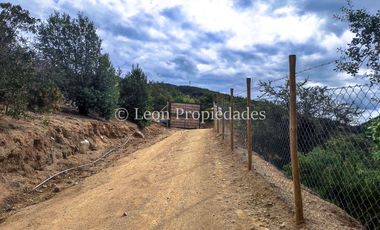 Leon Propiedades vende parcela con casa ubicada condominio, en Curacaví.