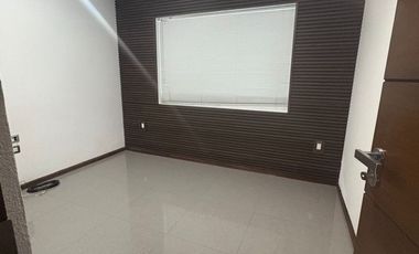 CASA EN RENTA EN CAMPO DE GOLF ALTOZANO