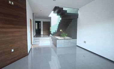 CASA EN RENTA EN CAMPO DE GOLF ALTOZANO