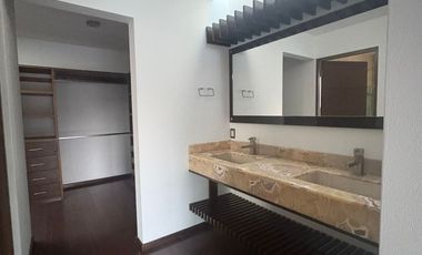 CASA EN RENTA EN CAMPO DE GOLF ALTOZANO