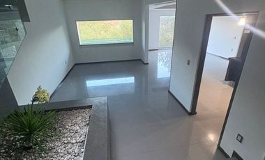 CASA EN RENTA EN CAMPO DE GOLF ALTOZANO