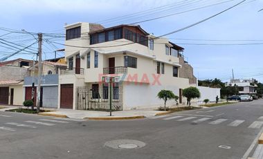 Se Alquila Casa + Estacionamiento En Esquina, A Una Cuadra De La Av. Pacífico, Nuevo Chimbote - S/2,800