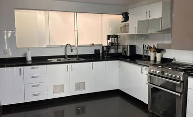 EXCLUSIVO FLAT EN VENTA EN CHACARILLA – 1ER PISO CON TERRAZAS Y 3 ESTACIONAMIENTOS