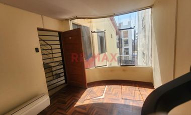 Departamento En Alquiler Para Empresa – Urb. California S/2500.00