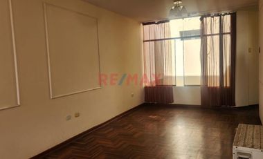 Departamento En Alquiler Para Empresa – Urb. California S/2500.00