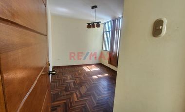 Departamento En Alquiler Para Empresa – Urb. California S/2500.00