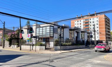 Se arrienda local comercial en Argomedo con Chacabuco, Curicó