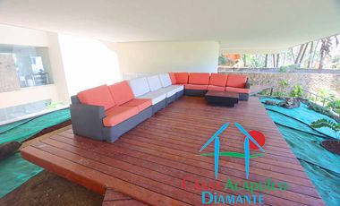 Depa de playa en renta vacacional con 4 recámaras y vista al mar