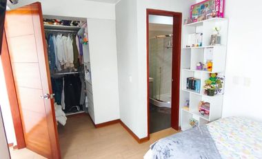 EN VENTA TRIPLEX 208M2 - 04 DORMITORIOS + JACUZZI + TERRAZA + 2 COCHERAS - SURCO