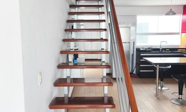 EN VENTA TRIPLEX 208M2 - 04 DORMITORIOS + JACUZZI + TERRAZA + 2 COCHERAS - SURCO