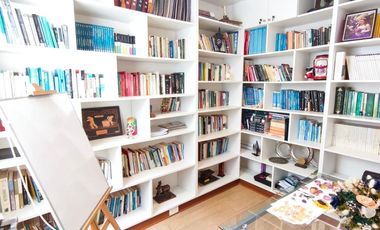 EN VENTA TRIPLEX 208M2 - 04 DORMITORIOS + JACUZZI + TERRAZA + 2 COCHERAS - SURCO