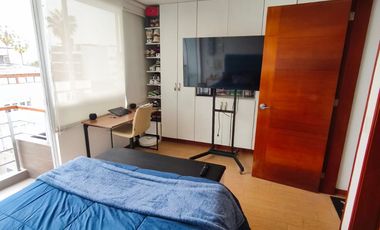 EN VENTA TRIPLEX 208M2 - 04 DORMITORIOS + JACUZZI + TERRAZA + 2 COCHERAS - SURCO