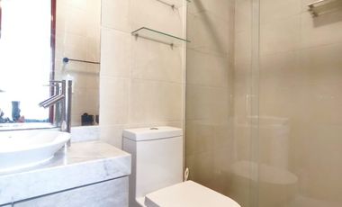 EN VENTA TRIPLEX 208M2 - 04 DORMITORIOS + JACUZZI + TERRAZA + 2 COCHERAS - SURCO