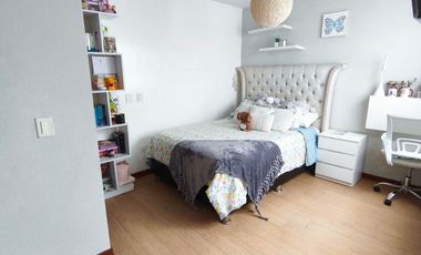 EN VENTA TRIPLEX 208M2 - 04 DORMITORIOS + JACUZZI + TERRAZA + 2 COCHERAS - SURCO