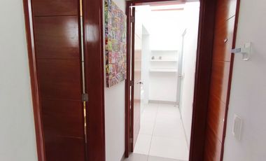 EN VENTA TRIPLEX 208M2 - 04 DORMITORIOS + JACUZZI + TERRAZA + 2 COCHERAS - SURCO