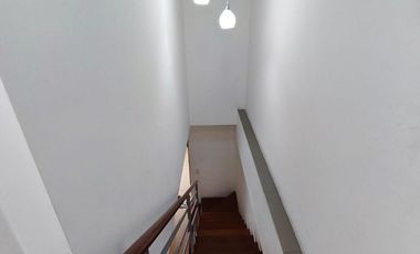 EN VENTA TRIPLEX 208M2 - 04 DORMITORIOS + JACUZZI + TERRAZA + 2 COCHERAS - SURCO
