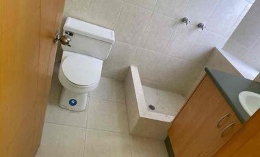 de renta departamento con balcón  150 m2 de 3 habitaciones cada una con baño 2 estacionamientos guardias ascensor