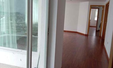 de renta departamento con balcón  150 m2 de 3 habitaciones cada una con baño 2 estacionamientos guardias ascensor