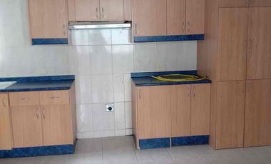 de renta departamento con balcón  150 m2 de 3 habitaciones cada una con baño 2 estacionamientos guardias ascensor