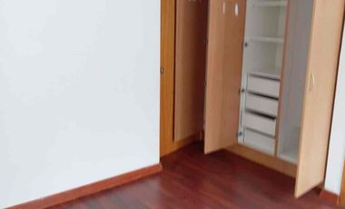 de renta departamento con balcón  150 m2 de 3 habitaciones cada una con baño 2 estacionamientos guardias ascensor