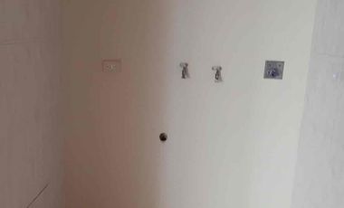 de renta departamento con balcón  150 m2 de 3 habitaciones cada una con baño 2 estacionamientos guardias ascensor