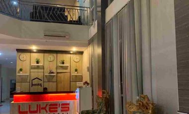 Di Jual Hotel Aktif Di Kota Mamuju Sulawesi Barat

Spesifikasi : 

⁠1. Luas tanah krg lbh 1000m2   
           
2. Bangunan 1650m2

3. Kamar total 38 bangunan 5 lantai setengah.

4. 3 ruang meeting msg2 kapasitas 30.40 dan 100.

5. Ada roof top di lt 6.

6. Ada resto di lt 2 dan t4 breakfast

7. Full Furnished

8. SHM

9. Ada lift sudah terpasang semua, hanya belum berfungsi krn ada kabel yg blum terpasang

10.  Ada Water Heater lt2 & 3

Harga : 8 MILYAR NEGO