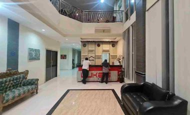 Di Jual Hotel Aktif Di Kota Mamuju Sulawesi Barat

Spesifikasi : 

⁠1. Luas tanah krg lbh 1000m2   
           
2. Bangunan 1650m2

3. Kamar total 38 bangunan 5 lantai setengah.

4. 3 ruang meeting msg2 kapasitas 30.40 dan 100.

5. Ada roof top di lt 6.

6. Ada resto di lt 2 dan t4 breakfast

7. Full Furnished

8. SHM

9. Ada lift sudah terpasang semua, hanya belum berfungsi krn ada kabel yg blum terpasang

10.  Ada Water Heater lt2 & 3

Harga : 8 MILYAR NEGO