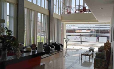 Di Jual Hotel Aktif Di Kota Mamuju Sulawesi Barat

Spesifikasi : 

⁠1. Luas tanah krg lbh 1000m2   
           
2. Bangunan 1650m2

3. Kamar total 38 bangunan 5 lantai setengah.

4. 3 ruang meeting msg2 kapasitas 30.40 dan 100.

5. Ada roof top di lt 6.

6. Ada resto di lt 2 dan t4 breakfast

7. Full Furnished

8. SHM

9. Ada lift sudah terpasang semua, hanya belum berfungsi krn ada kabel yg blum terpasang

10.  Ada Water Heater lt2 & 3

Harga : 8 MILYAR NEGO
