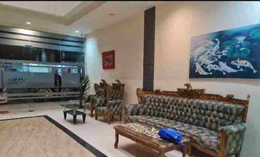 Di Jual Hotel Aktif Di Kota Mamuju Sulawesi Barat

Spesifikasi : 

⁠1. Luas tanah krg lbh 1000m2   
           
2. Bangunan 1650m2

3. Kamar total 38 bangunan 5 lantai setengah.

4. 3 ruang meeting msg2 kapasitas 30.40 dan 100.

5. Ada roof top di lt 6.

6. Ada resto di lt 2 dan t4 breakfast

7. Full Furnished

8. SHM

9. Ada lift sudah terpasang semua, hanya belum berfungsi krn ada kabel yg blum terpasang

10.  Ada Water Heater lt2 & 3

Harga : 8 MILYAR NEGO