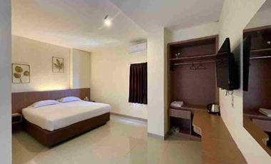 Di Jual Hotel Aktif Di Kota Mamuju Sulawesi Barat

Spesifikasi : 

⁠1. Luas tanah krg lbh 1000m2   
           
2. Bangunan 1650m2

3. Kamar total 38 bangunan 5 lantai setengah.

4. 3 ruang meeting msg2 kapasitas 30.40 dan 100.

5. Ada roof top di lt 6.

6. Ada resto di lt 2 dan t4 breakfast

7. Full Furnished

8. SHM

9. Ada lift sudah terpasang semua, hanya belum berfungsi krn ada kabel yg blum terpasang

10.  Ada Water Heater lt2 & 3

Harga : 8 MILYAR NEGO