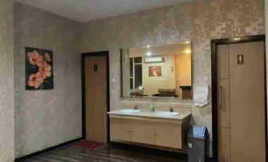 Di Jual Hotel Aktif Di Kota Mamuju Sulawesi Barat

Spesifikasi : 

⁠1. Luas tanah krg lbh 1000m2   
           
2. Bangunan 1650m2

3. Kamar total 38 bangunan 5 lantai setengah.

4. 3 ruang meeting msg2 kapasitas 30.40 dan 100.

5. Ada roof top di lt 6.

6. Ada resto di lt 2 dan t4 breakfast

7. Full Furnished

8. SHM

9. Ada lift sudah terpasang semua, hanya belum berfungsi krn ada kabel yg blum terpasang

10.  Ada Water Heater lt2 & 3

Harga : 8 MILYAR NEGO