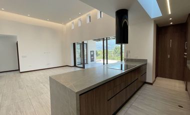 Venta de Casa con 3 Habitaciones en Cumbayá