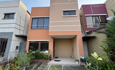 En venta casa de 3 dormitorios en urb.Bosque real 2 en Milagro.