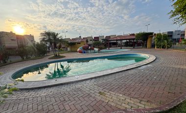 En venta casa de 3 dormitorios en urb.Bosque real 2 en Milagro.