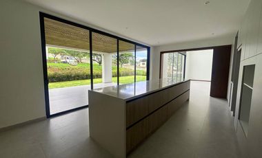 Hermosa Casa de Venta en Tumbaco! por Estrenar!