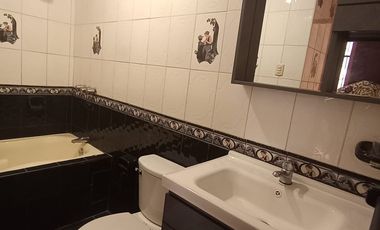 SE VENDE CASA DE 3 PISOS + AZOTEA CON 2 COCHERAS  +07 DORMITORIOS +05 BAÑOS  A MINUTOS DEL MALL PURUCHUCO