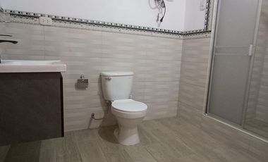 SE VENDE CASA DE 3 PISOS + AZOTEA CON 2 COCHERAS  +07 DORMITORIOS +05 BAÑOS  A MINUTOS DEL MALL PURUCHUCO