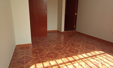 SE VENDE CASA DE 3 PISOS + AZOTEA CON 2 COCHERAS  +07 DORMITORIOS +05 BAÑOS  A MINUTOS DEL MALL PURUCHUCO