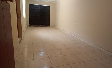 SE VENDE CASA DE 3 PISOS + AZOTEA CON 2 COCHERAS  +07 DORMITORIOS +05 BAÑOS  A MINUTOS DEL MALL PURUCHUCO