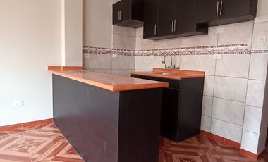 SE VENDE CASA DE 3 PISOS + AZOTEA CON 2 COCHERAS  +07 DORMITORIOS +05 BAÑOS  A MINUTOS DEL MALL PURUCHUCO