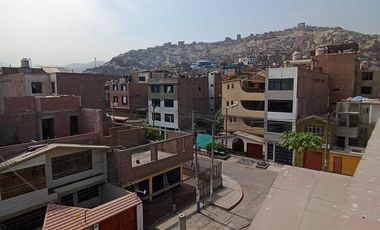 SE VENDE CASA DE 3 PISOS + AZOTEA CON 2 COCHERAS  +07 DORMITORIOS +05 BAÑOS  A MINUTOS DEL MALL PURUCHUCO